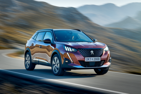 peugeot-2008-route-montagne-laterale